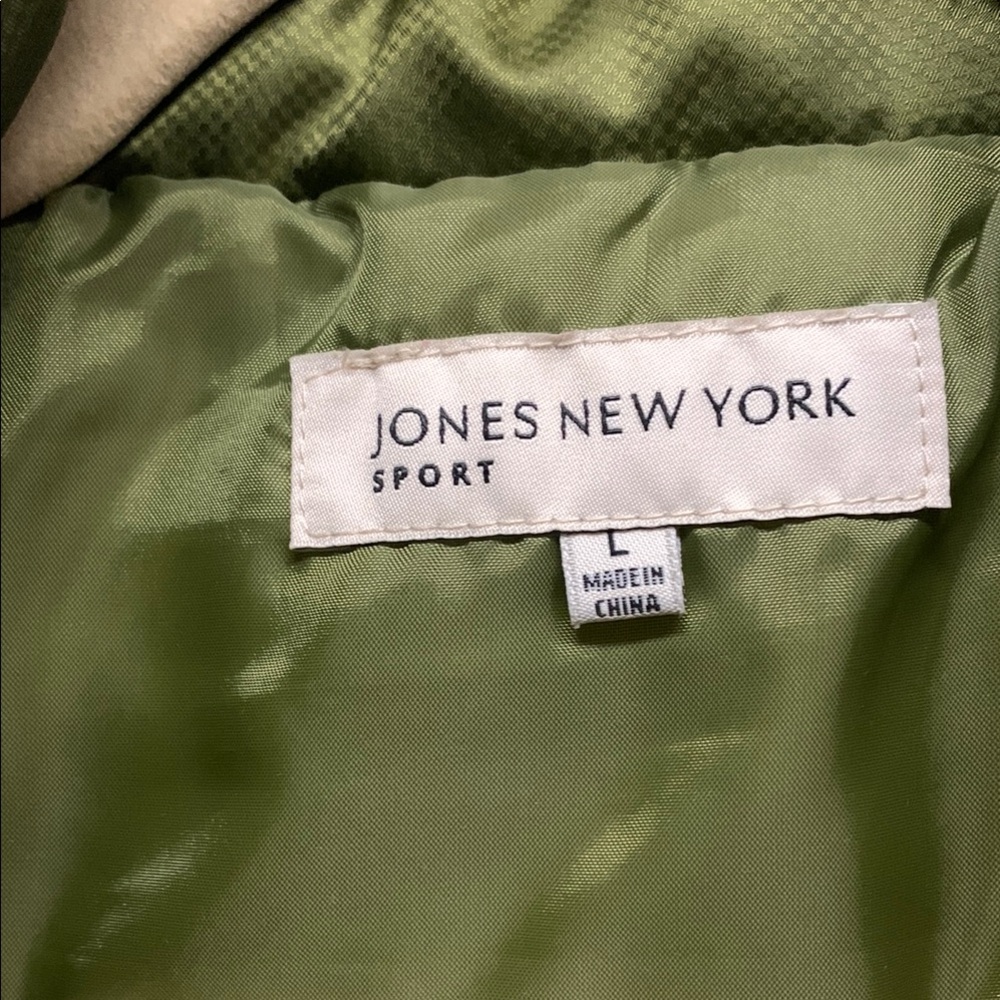 Jones of New York Green Quilted Puffer Vest - Picture 2 of 6